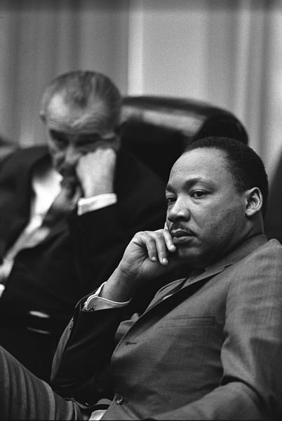 402px-martin_luther_king2c_jr-_and_lyndon_johnson-3672577-7131470