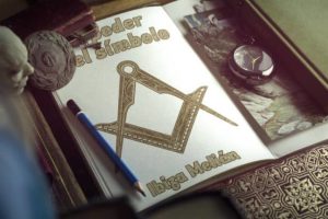 Booktrailer del libro de la escritora Ibiza Melián, El poder del símbolo